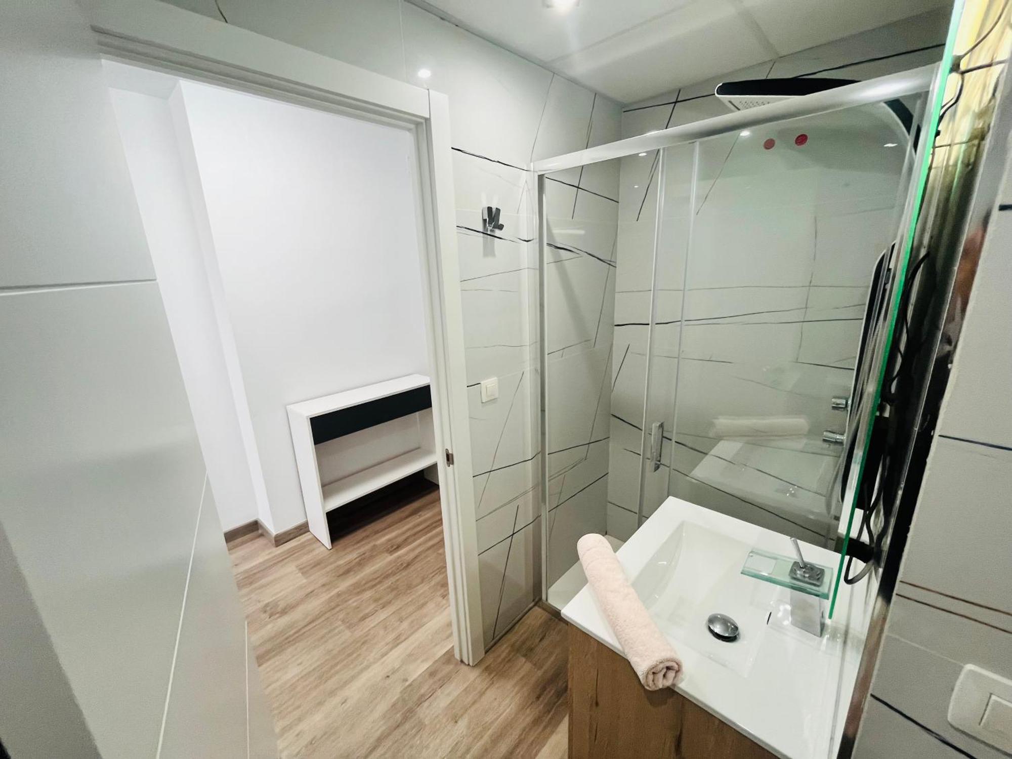 Calpe Sea View Apartment: Beachside Comfort with Wi-Fi and Parking Exterior photo